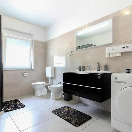 Wonderful Wit Pool Surrounded By Nature, High Level Of Privacy A Few Minutes To The And Town Center By Car By Wiibuk Villa *