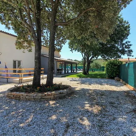 Wonderful Wit Pool Surrounded By Nature, High Level Of Privacy A Few Minutes To The And Town Center By Car By Wiibuk