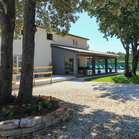 Wonderful Wit Pool Surrounded By Nature, High Level Of Privacy A Few Minutes To The And Town Center By Car By Wiibuk * Valtura