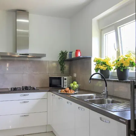 Wonderful Wit Pool Surrounded By Nature, High Level Of Privacy A Few Minutes To The And Town Center By Car By Wiibuk Valtura