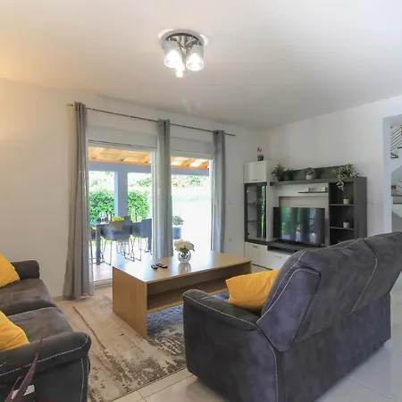 Villa Wonderful Wit Pool Surrounded By Nature, High Level Of Privacy A Few Minutes To The And Town Center By Car By Wiibuk